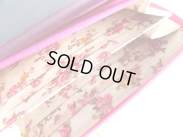 画像10: ＜訳あり＞ビビットピンク花柄裏地レディース合成皮革ラウンドファスナー二つ折り財布 (10)