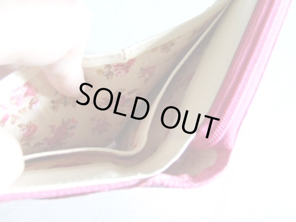 画像8: ＜訳あり＞ビビットピンク花柄裏地レディース合成皮革ラウンドファスナー二つ折り財布 (8)