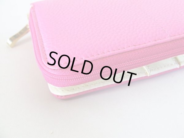 画像4: ＜訳あり＞ビビットピンク花柄裏地レディース合成皮革ラウンドファスナー二つ折り財布 (4)