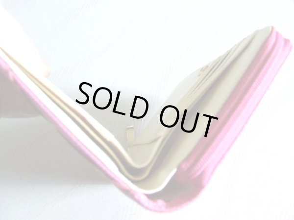 画像7: ＜訳あり＞ビビットピンク花柄裏地レディース合成皮革ラウンドファスナー二つ折り財布 (7)