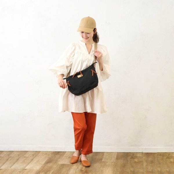 画像12: ９ポケット付き多収納にこだわった大人はっ水ショルダーバッグ（５色有） (12)