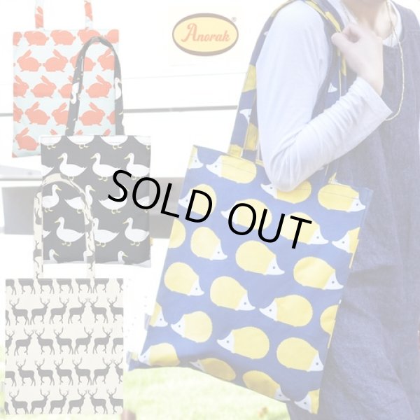 画像6: 鹿シルエットおしゃれなデザインPVCコーティング大きめトートバッグ (6)