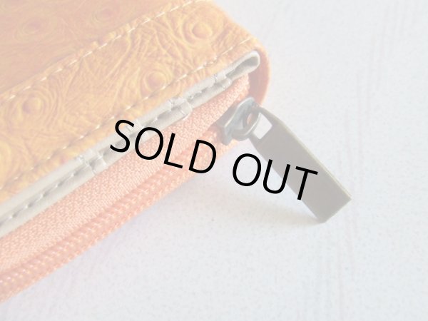 画像7: ＜訳あり＞レディースオーストリッチ風合成皮革ラウンドファスナー二つ折り財布／オレンジ (7)