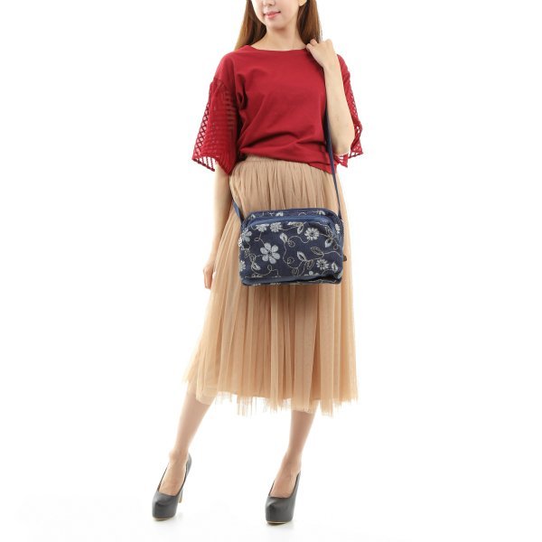 画像8: サボイSAVOYしっかり感のあるデニム地に花模様をプリントしたスクエアショルダーバッグ (8)