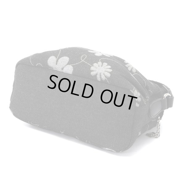 画像3: サボイSAVOYしっかり感のあるデニム地に花模様をプリントしたミニショルダーバッグ (3)