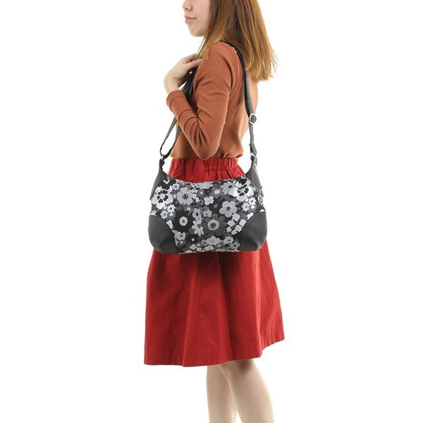 画像7: サボイ(SAVOY)全面に様々な花柄模様を施したショルダーバッグ (7)