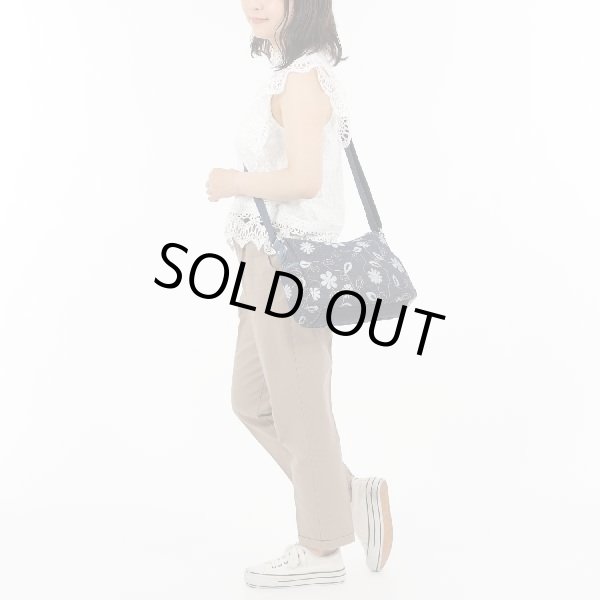 画像7: サボイ(SAVOY)レディースデニム素材に花模様をプリントしたシンプルデザインショルダーバッグ (7)