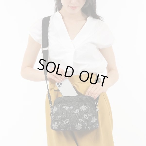 画像6: サボイSAVOYしっかり感のあるデニム地に花模様をプリントしたミニショルダーバッグ (6)