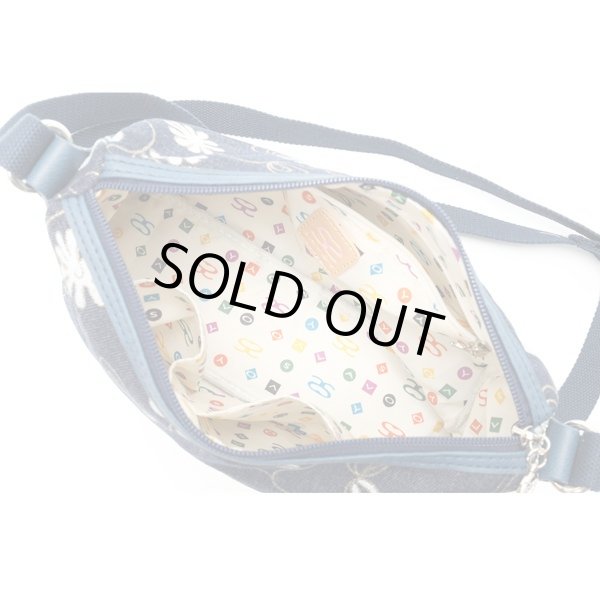 画像4: サボイ(SAVOY)レディースデニム素材に花模様をプリントしたシンプルデザインショルダーバッグ (4)