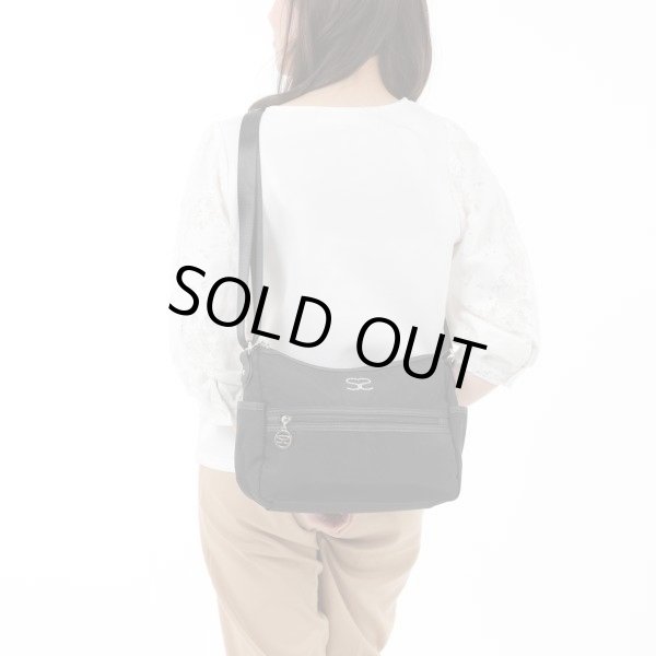 画像10: サボイ(SAVOY)レディースシンプルデザインナイロン素材ショルダーバッグ＜店長おすすめ！＞ (10)