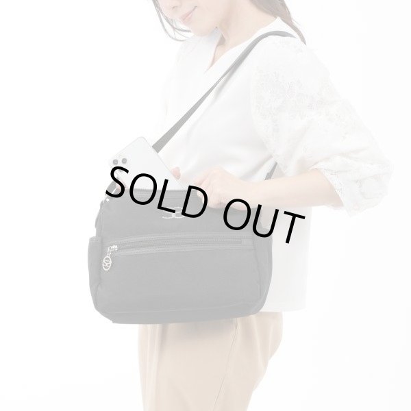 画像6: サボイ(SAVOY)レディースシンプルデザインナイロン素材ショルダーバッグ＜店長おすすめ！＞ (6)
