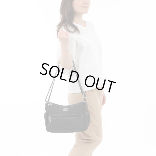 画像9: サボイ(SAVOY)レディースシンプルデザインナイロン素材ショルダーバッグ＜店長おすすめ！＞ (9)