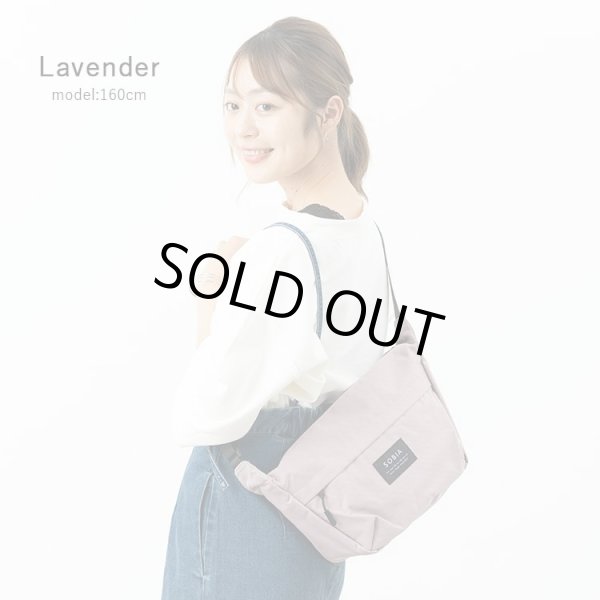 画像12: シンプルなデザイン軽量はっ水舟形ショルダーバッグ(グレージュ） (12)