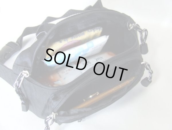 画像10: ガルウィングの軽量小ぶりウエストバッグ/ブラック (10)