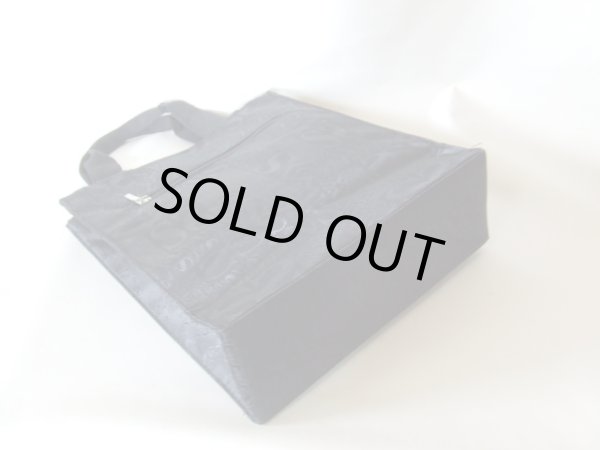 画像4: ＜訳あり＞３室式ジャガード織トートバッグＡ４/ブラック（英字） (4)