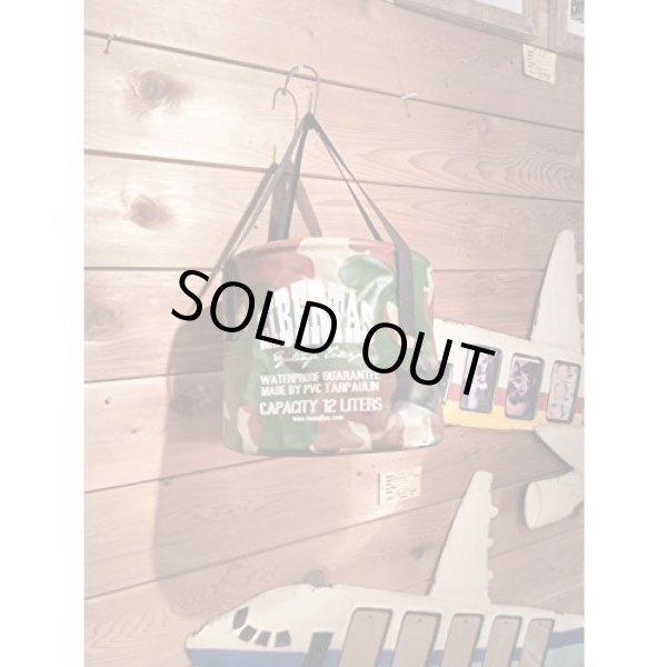 画像7: （訳あり）防水素材でできた バケツ型バッグ LIBERTAS カモフラージュ柄  (7)