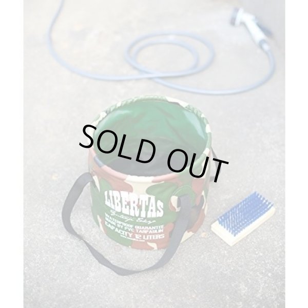 画像4: （訳あり）防水素材でできた バケツ型バッグ LIBERTAS カモフラージュ柄  (4)