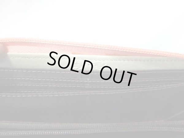 画像9: （訳あり）エナメルリボンモチーフのかわいいラウンド長財布/サーモンピンク (9)