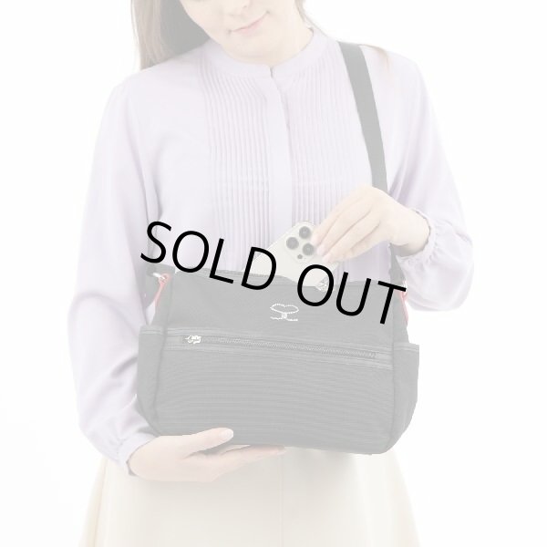 画像10: サボイ(SAVOY)レディースシンプルデザイン撥水ナイロン素材ショルダーバッグ (10)