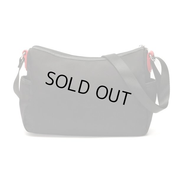 画像3: サボイ(SAVOY)レディースシンプルデザイン撥水ナイロン素材ショルダーバッグ (3)