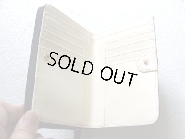 画像7: 【訳あり】【値下げ】レディースワンポイントデザインがスタイリッシュな合成皮革二つ折り財布 (7)