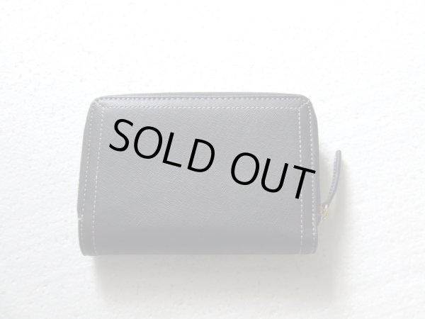 画像2: 【訳あり】【値下げ】レディースワンポイントデザインがスタイリッシュな合成皮革二つ折り財布 (2)