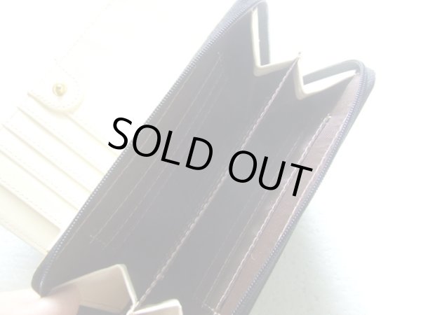 画像9: 【訳あり】【値下げ】レディースワンポイントデザインがスタイリッシュな合成皮革二つ折り財布 (9)