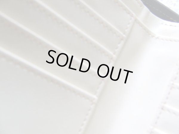 画像11: 【訳あり】【値下げ】レディースワンポイントデザインがスタイリッシュな合成皮革二つ折り財布 (11)