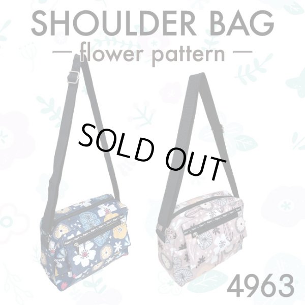 画像1: 花柄プリント５ポケット軽量ショルダーバッグ/ネイビー (1)