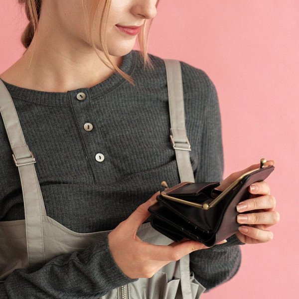 画像4: Rename 合皮がま口二つ折り財布/ブラック (4)