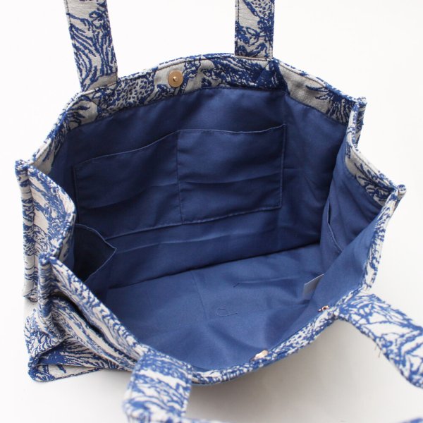 画像5: レディース６ポケット華やかなボタニカル柄A４トートバッグ/ブラック (5)