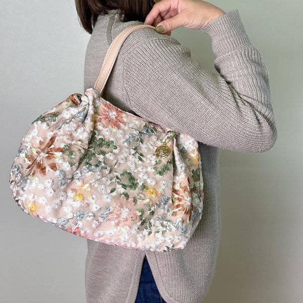 画像8: 刺繍＋プリントを施した華やかなでおしゃれな軽量手提げバッグ（３色有） (8)