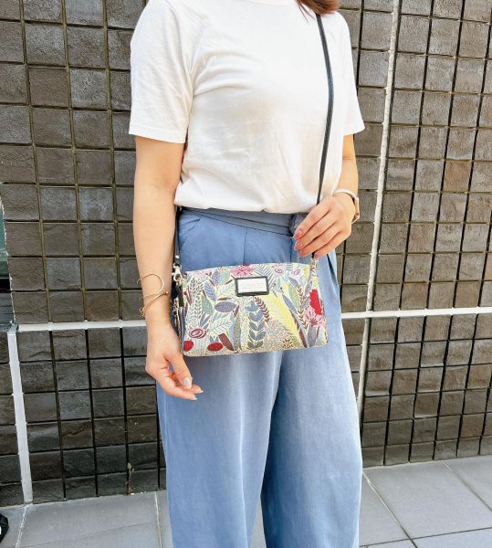 画像8: ＜リトンII＞色鮮やかでおしゃれな花柄2WAYポーチ＆ショルダーバッグ/ブラック (8)