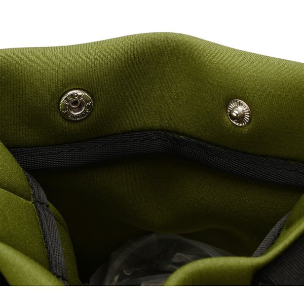 画像5: ソフトで軽量丈夫なネオプレーン素材A4変形トートバッグ /カーキ          (5)