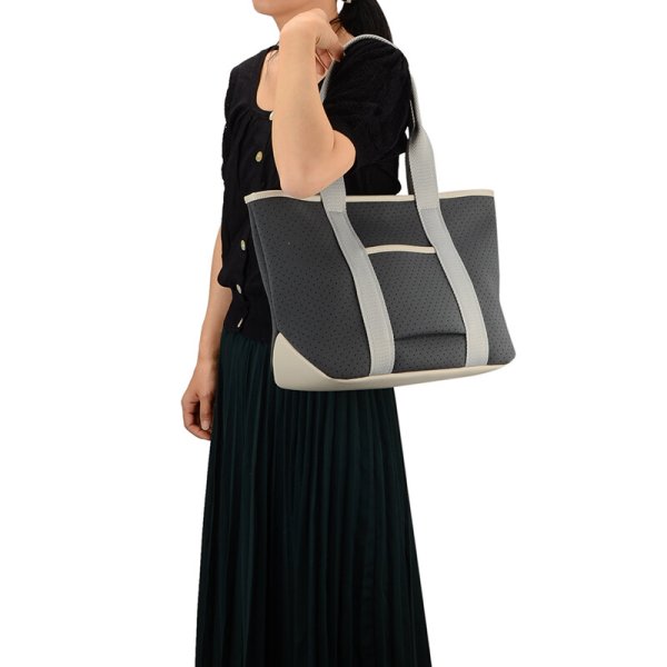 画像7: ネオプレーン素材パンチング加工軽量トートバッグ/ネイビーxダークグレー (7)