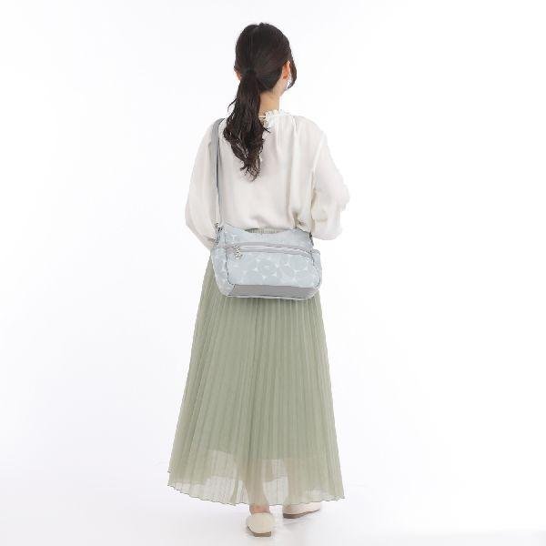 画像11: ＜訳あり＞サボイSAVOYバルーン柄ナイロン系素材のショルダーバッグ／ライトグレー (11)