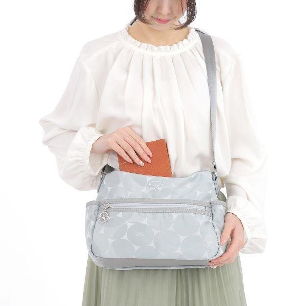 画像7: ＜訳あり＞サボイSAVOYバルーン柄ナイロン系素材のショルダーバッグ／ライトグレー (7)