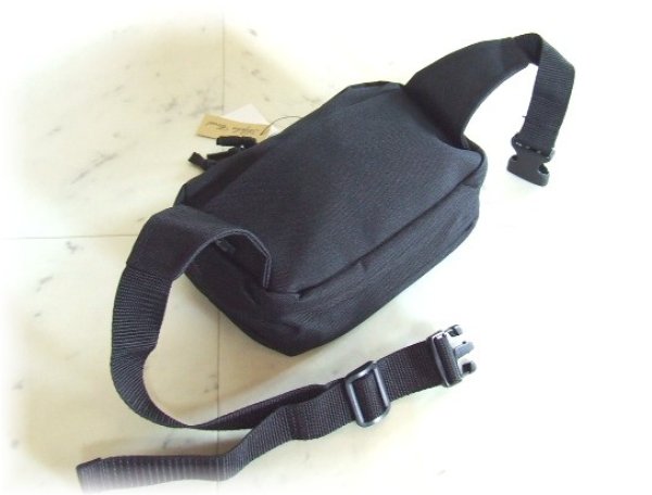 画像7: 小振りサイズ収納力のある２室構造ウエストバッグ（６色有） (7)