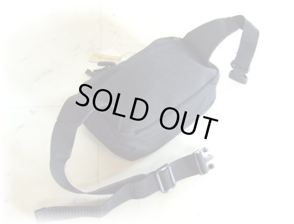 画像2: ビジネス、通勤におすすめ！シンプルなメンズウエストバッグ黒【メール便ok】 (2)