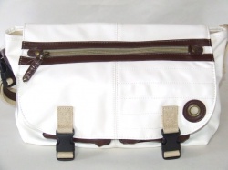 【訳あり】オシャレなソフト合皮メッセンジャーバッグ