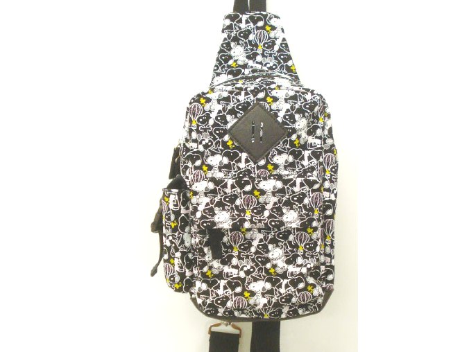 【新入荷】SNOOPYスヌーピー総柄ボディバッグ