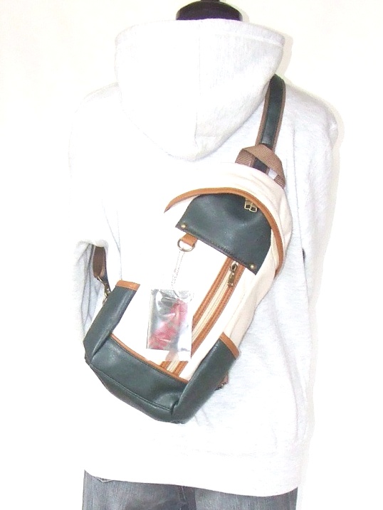 【新入荷】CUBICCORE帆布ｘ合皮ボディバッグ 