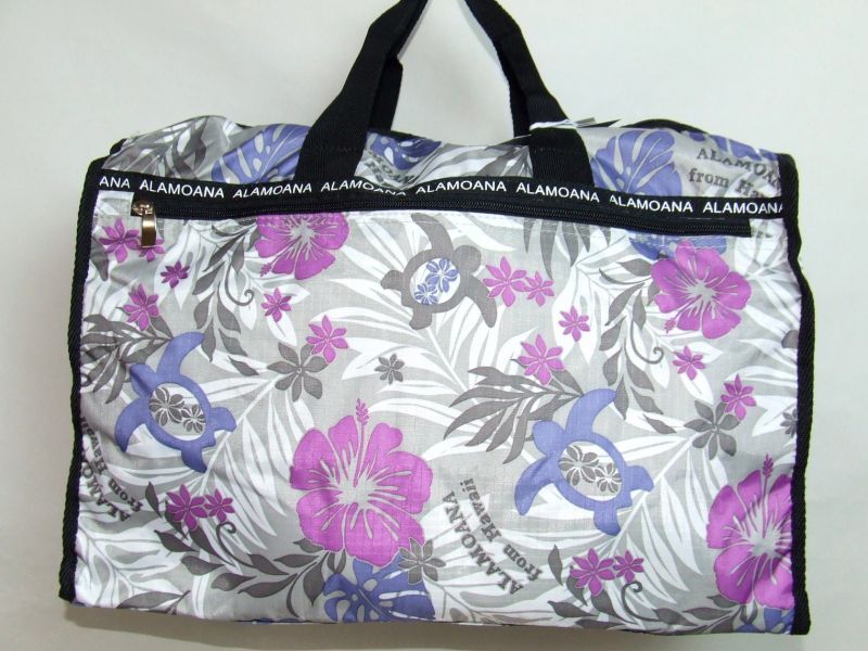 ハイビスカスやホヌがプリントされたハワイアンデザインボストンバッグが入荷しました！