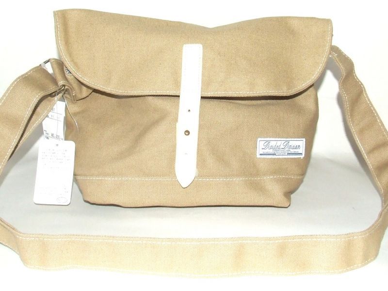 中厚手の丈夫な帆布生地で永く使える！小振りサイズのシンプルショルダーバッグが入荷しました！