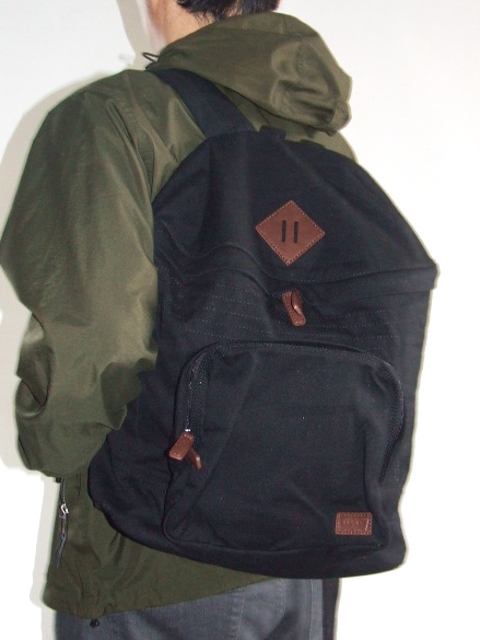 モバイルＰＣの収納可能！Levi'sリーバイスシンプルリュックサックが入荷しました！