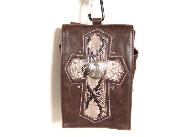 ワイルド感が漂うデザインのかっこいいフェイクレザーシザーバッグが入荷しました！