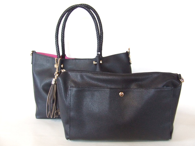 ショルダーバッグにもなるバッグインバッグが付いた、機能的な４ＷＡＹトートバッグが入荷しました！