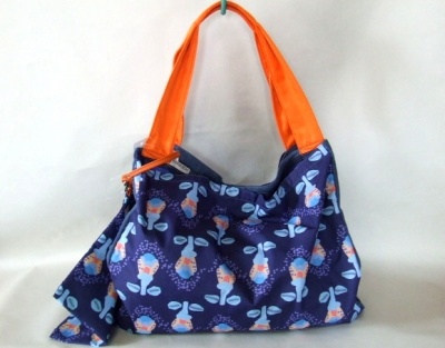 デニム無地とフラワーモチーフイラスト柄のリバーシブル仕様のトートバッグが入荷しました！