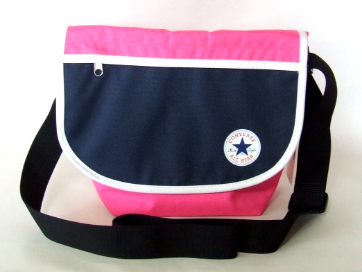 ピンク＆ネイビーのオシャレな色合いのコンバースミニショルダーバッグが入荷しました！