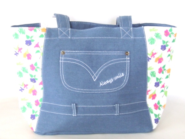 カラフルなフラワー柄とブルーデニムの組み合わせのフェミニンなトートバッグが入荷しました！